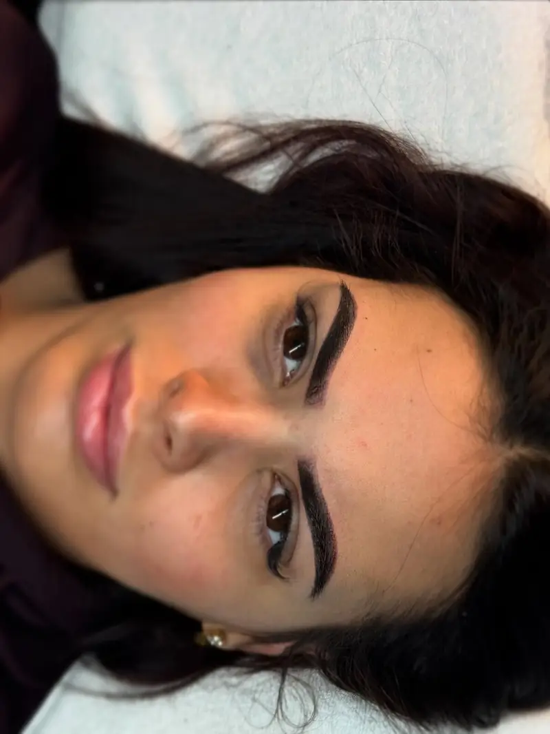 Cejas micropigmentadas efecto polvo