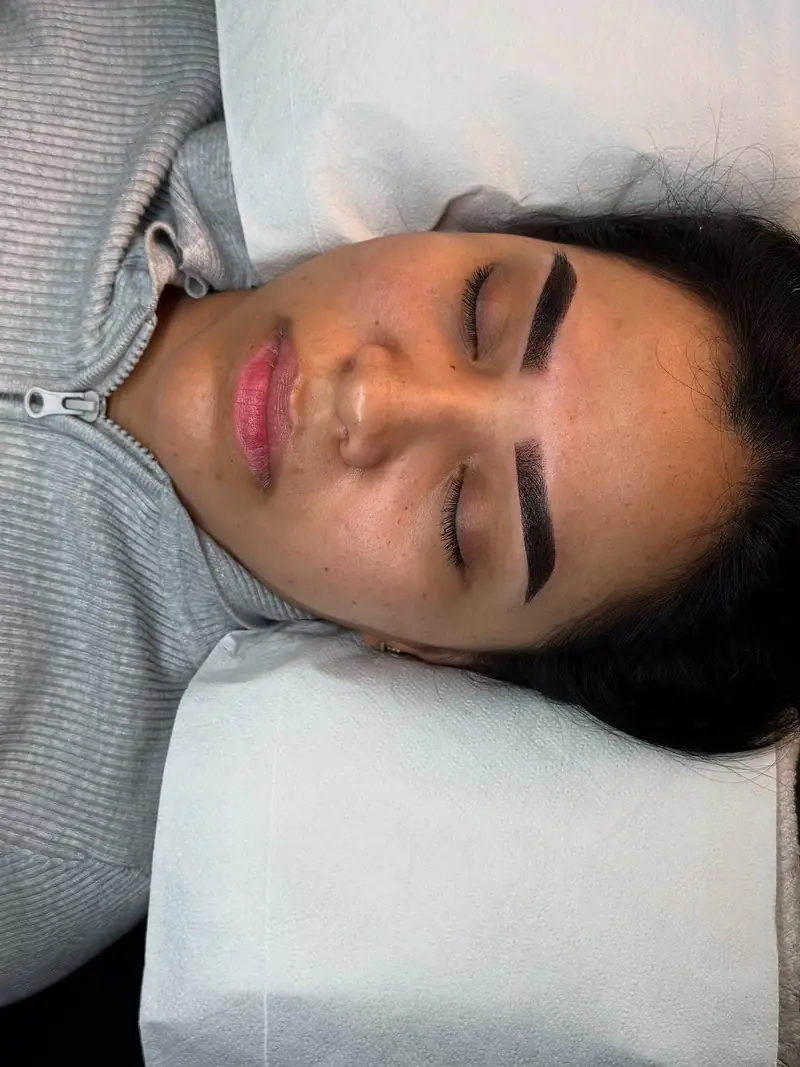Cejas hechas por Katy Durán