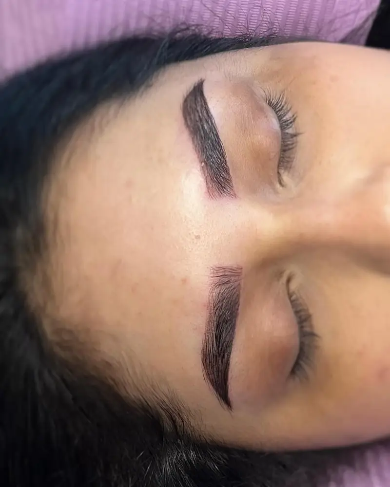 Cejas hechas por Katy Durán