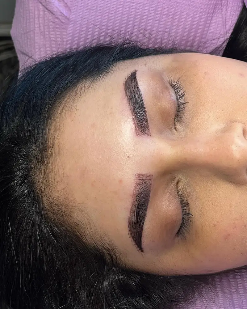 Cejas hechas por Katy Durán